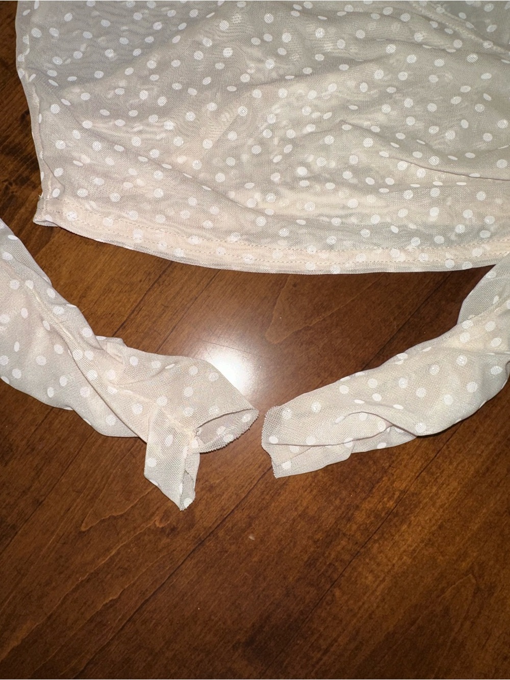 PrettyLittleThing Cream Polka Dot Sheer Ruched Long Sleeve Crop Top - Picture 2 of 6